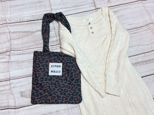 フェミニンなケーブルのニットドレスに合わせてみました!レオパード柄のバッグがピリッとアクセントになって◎