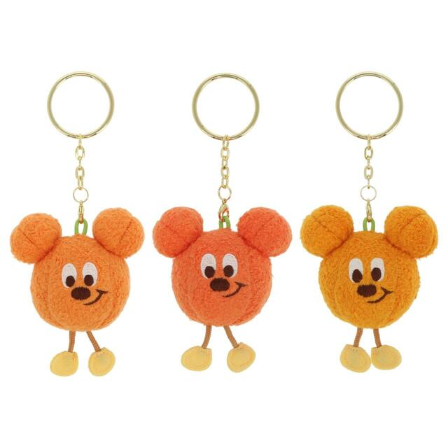 キーチェーンセット 3,000円|「こわがりおばけちゃん」と「かぼランタン」が描かれたグッズ|東京ディズニーリゾート「ディズニー・ハロウィーン」|販売店舗:東京ディズニーランド「ディズニー&カンパニー」、東京ディズニーシー「エンポーリオ」|発売日:2026年9月15日(火)
