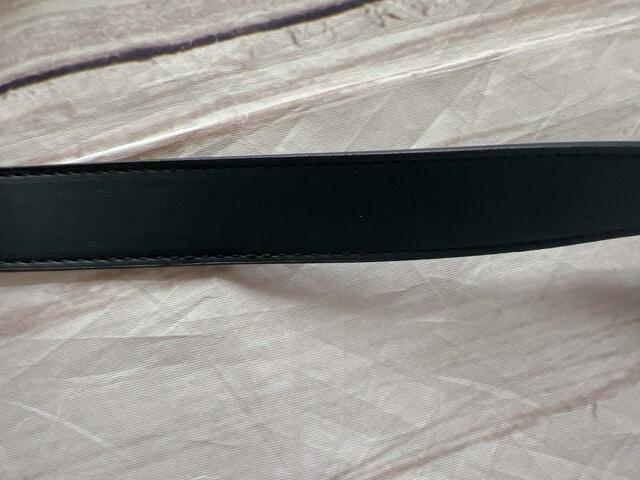 太めのショルダーストラップなので肩に食い込みにくい！