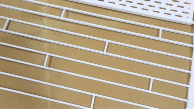 【山崎実業：tower 折り畳み水切りシリコーントレー付き】ワイヤーの形状にもひと工夫