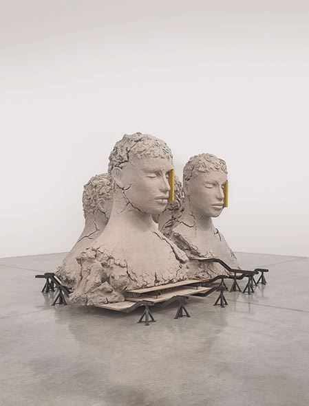 『マーク・マンダース —マーク・マンダースの不在』 マーク・マンダース《4つの黄色い縦のコンポジション》2017-19年 Courtesy: Zeno X Gallery, Antwerp, Tanya Bonakdar Gallery, New York and Gallery Koyanagi, Tokyo　Photo: Maris Hutchinson