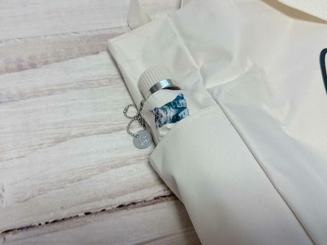 両サイドのポケットには折り畳み傘が収納可能