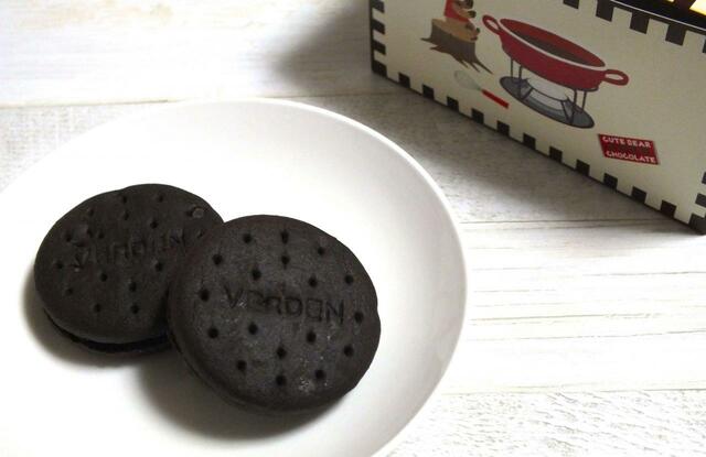 【カルディ】豆乳ビスケットチョコクリーム　1枚のサイズ：直径4.5cm、厚さ1.0cm