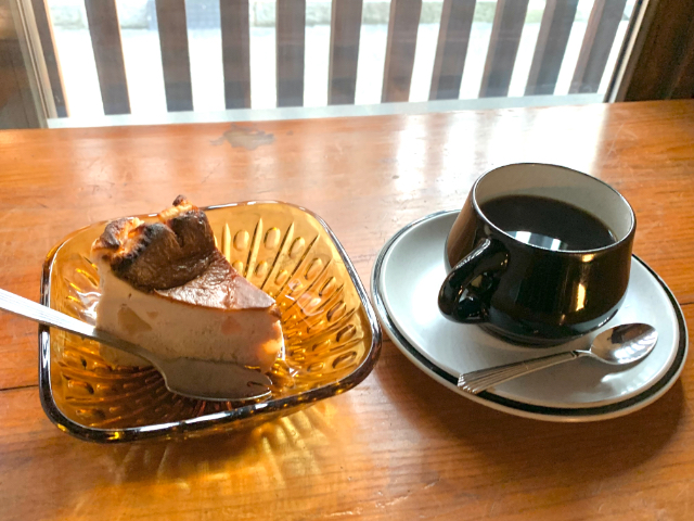 淹れたてのコーヒーと手作りのおやつが楽しめる