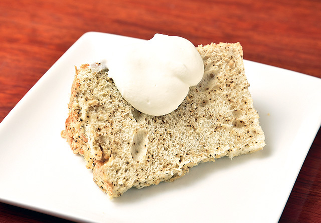 かえる食堂（要町）　シフォンケーキ 400円　しっとりもちもちの食感が楽しめるシフォンケーキ。食べ飽きることのないシンプルなおいしさ。