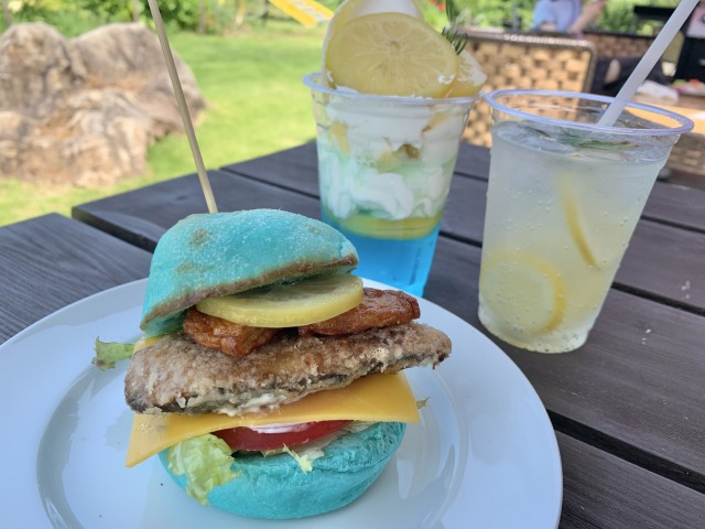 イチオシは「初島バーガー」