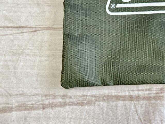 素材もバッグと同じポリエステルです