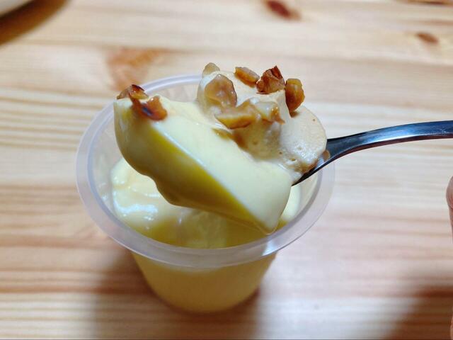 【シャトレーゼ 糖質88%カットのプリン キャラメルナッツクリーム】ゴロゴロのナッツがアクセント