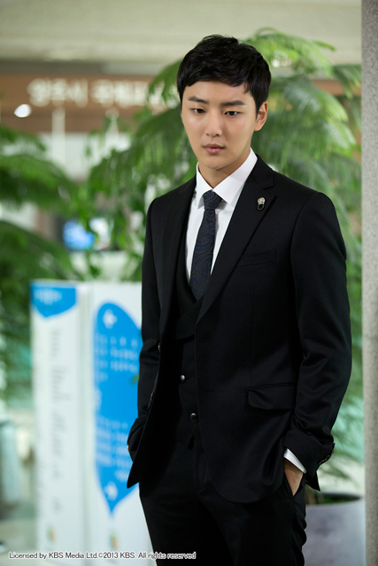 『総理と私』 Licensed by KBS Media Ltd. ©2013 KBS. All rights reserved