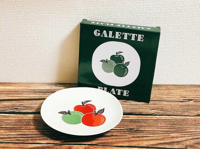 【カルディ りんごバッグ／ガレット皿】フランス発祥の料理・ガレット用のお皿ですが、もちろんほかの料理にも使えます