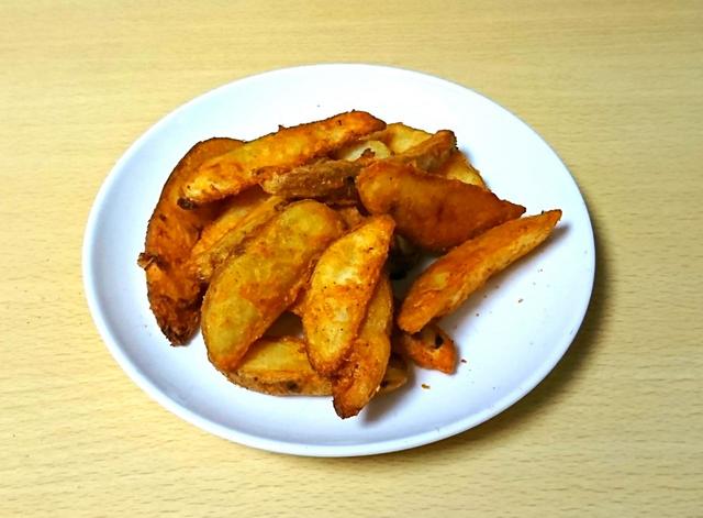 【日本マッケイン・フーズ　スーパーウェッジ（フライドポテト）　2kg　598円】油で揚げると、表面がカリッとした食感に