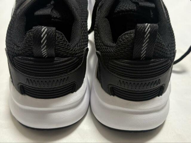 【ワークマン　アスレシューズエピオン】カラーはブラックとライムグリーンの2種。ライムグリーンは蛍光色で視認性が高いです