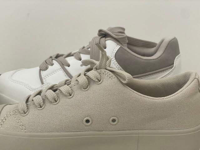 【ファッションセンターしまむら シャンブル　UNIQLO　スニーカー】横から比較