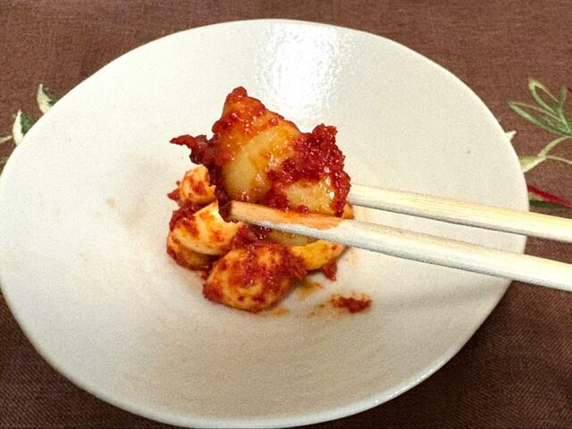 【ロピア にんにくキムチ】シャキシャキとした食感でらっきょうを食べているような感じでした