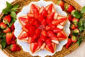「静岡県産 “きらぴ香”のタルト」piece ¥1,706 / whole(27cm) ¥13,651【キル フェ ボン「2024 VERY STRAWBERRY」】