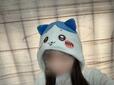 フードを被るとハチワレになれます！お耳がしっかり立っているのがかわいい♪