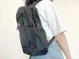 【コールマン ウォーカー15】サイズは約W28×H41×D17cm。約445gと軽く、毎日持ち歩くうえで本当に助かります!