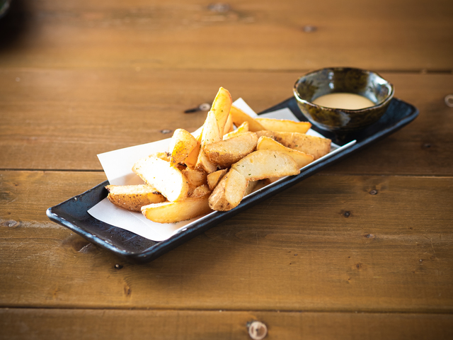 皮つきポテトフライ