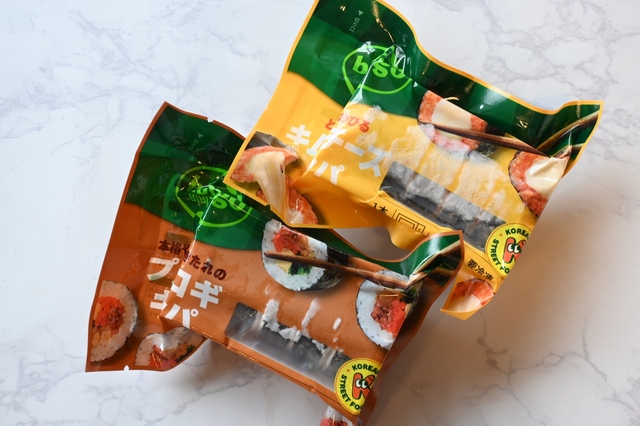 「bibigo 本格やみつきたれの プルコギキンパ(ハーフ)」「bibigo とろ～りのびる キムチチーズキンパ(ハーフ)」各￥385（税込み）