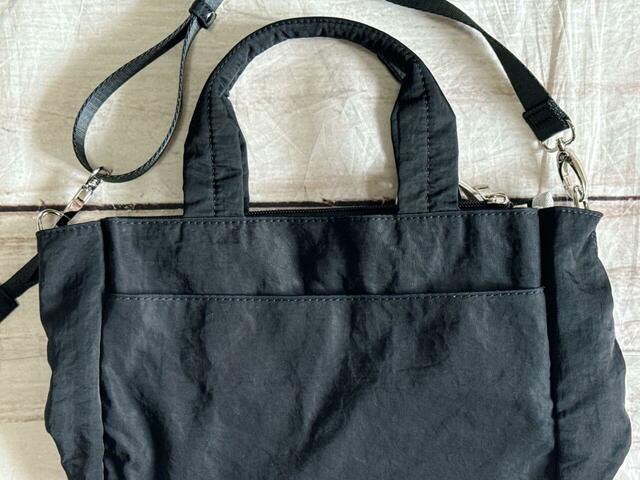 背面にもポケット付き！