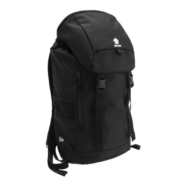 【ニューエラ×マリークワント】「NEW ERA × MQ フラップ リュック」¥18,700/夏の旅行にも大活躍しそうな大容量バッグ