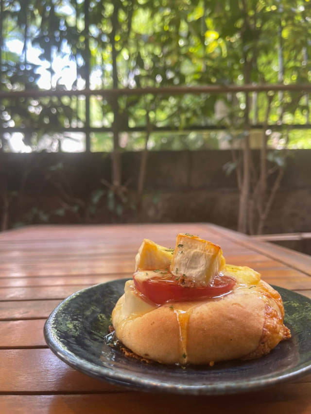 みたかのセントラル（鈴屋ベーカリー）「贅沢なトマトハチパン」