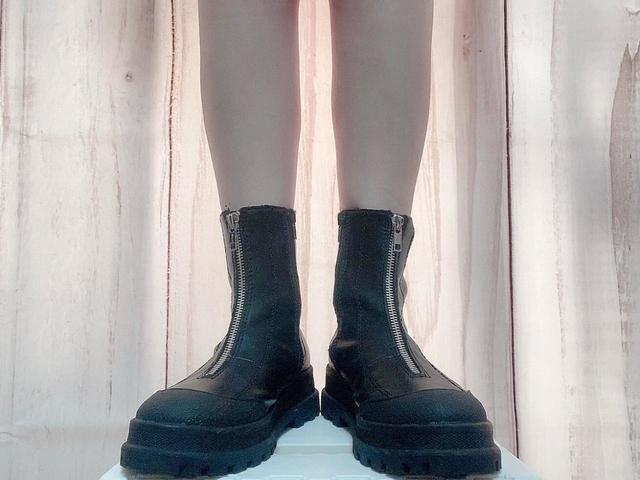 【ZARA】ジップ付きショートブーツ／37サイズ着用