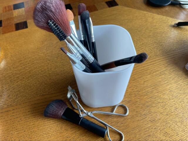 【セリア T105 LifeTRAY】ビューラーも入れます