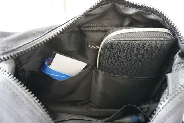 長財布も入る内ポケット