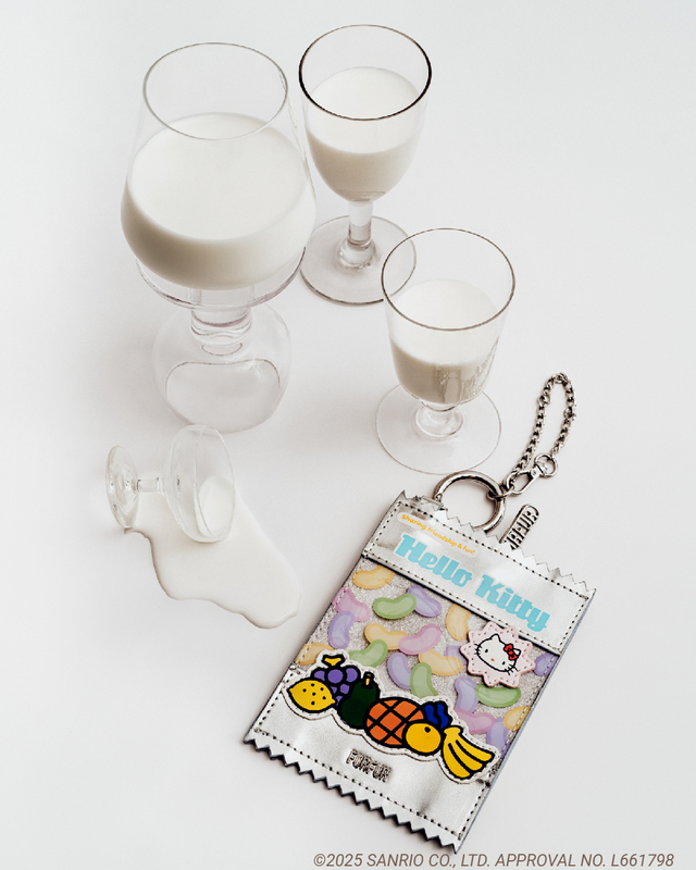 HELLO KITTYポーチチャーム