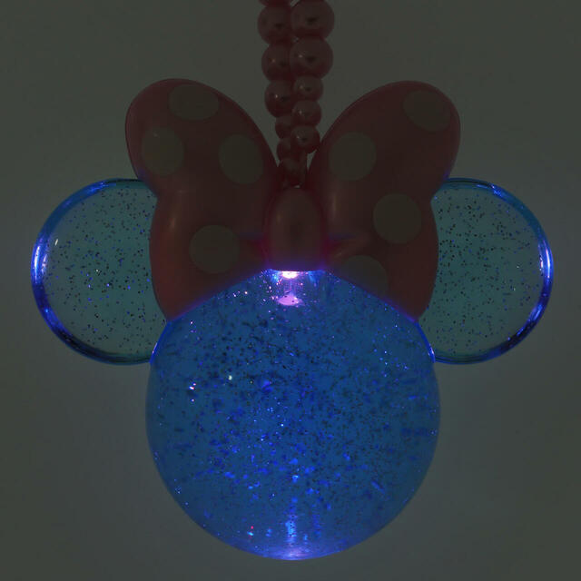 光るおもちゃ 1,600円｜東京ディズニーリゾート「ミニーの日」グッズ｜販売店舗：東京ディズニーランド「グランドエンポーリアム」、東京ディズニーシー「タワー・オブ・テラー・メモラビリア」｜発売日：2025年3月2日（日）
