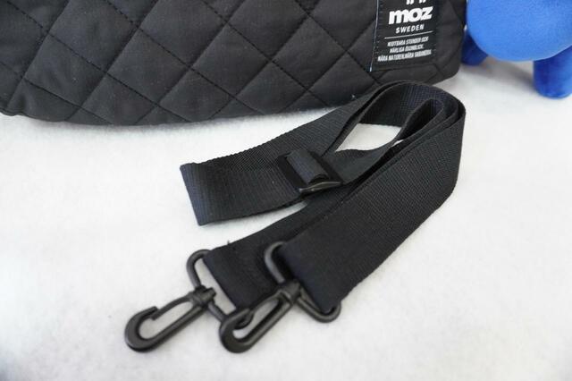 最長115cmまで伸びるショルダーストラップ