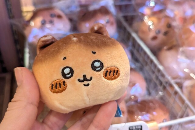 【ちいかわベーカリー】「パンみたいなもちもちマスコット（ハチワレ）」1,320円