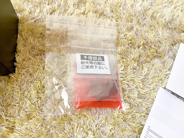 【山崎実業 tower 流せるトイレブラシ&替えブラシホルダー】ホルダーを付属の木ネジまたは石こうボードピンで壁に取り付けて使います