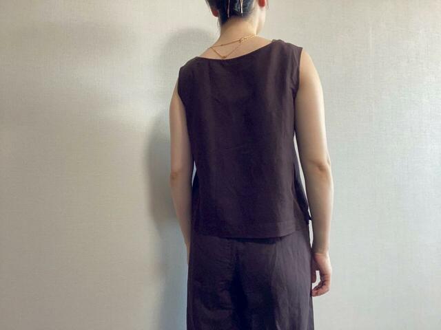 【UNIQLO リネンブレンドブラウス・リネンブレンドイージーパンツ】ブラウスはショート丈なので、ワイドパンツやスカートとも好相性！
