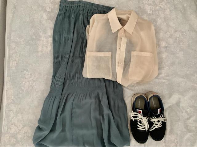 【H＆M（エイチ・アンド・エム）ブラウス】フレアスカートと合わせて爽やかに