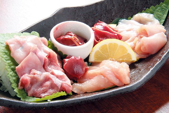 関西「個性派肉」の名店／軍鶏十番（北浜）　近江軍鶏刺身 盛り合わせ 1814円