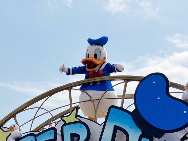 「クワッキーセレブレーション★ ドナルド・ザ・レジェンド!」のようす【「ディズニー・パルパルーザ“ドナルドのクワッキー・ダック!ダック!ダックシティ!”」】