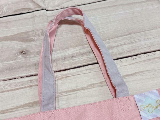 持ち手は肩がけがラクラクできる長さです！