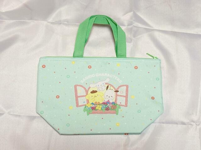 【ファミリーマートオリジナル サンリオキャラクターズ当りくじ】保冷バッグ：5等「保冷バッグ シナモロール」（ポチャッコ）背面にデザイン入りでリバーシブル仕様♪