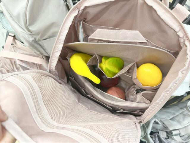 【ワークマン 高撥水マザーズバッグインバッグインリュック】ポケットがたくさん付いていて整理整頓しやすく、旅行や通勤にも大活躍◎