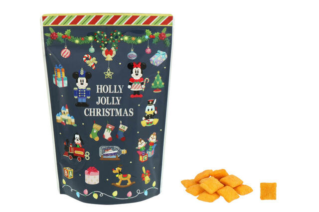 チーズインスナック 700円｜東京ディズニーリゾート「ディズニー・クリスマス」スペシャルグッズ｜販売店舗：東京ディズニーランド「ワールドバザール・コンフェクショナリー」、東京ディズニーシー「ガッレリーア・ディズニー」｜発売日：2024年11月8日（金）