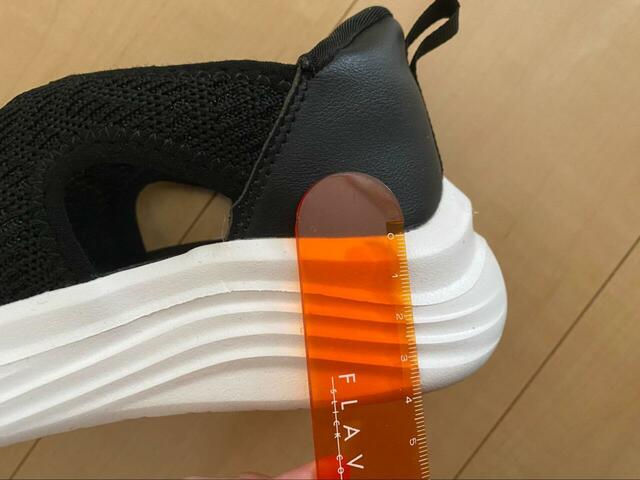 【ワークマン レディース雲の上ステップインニットサンダル】ソールの厚さは一番高いところで約4cm。自然なスタイルアップ効果も期待できそう!