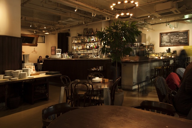 GARB DRESSING（大阪・京橋）内観