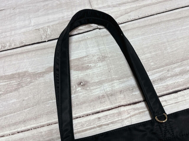 持ち手は長めなので、肩がけもラクラクできるのがうれしいポイント！