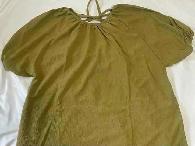 【coca レディースワンピース】カラーはブラックとベージュの2種類。ベージュはマスタードのような色味です