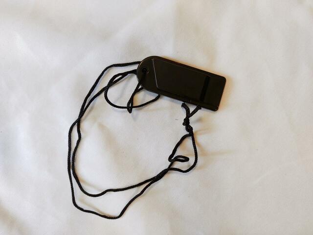 裏面はシンプルな無地『MonoMax(モノマックス)』2023年7月号の付録「チャムスの防災5点セット」価格:1350円(税込)