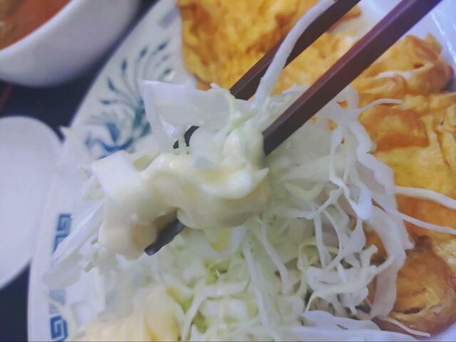 【日高屋 朝定食】マヨ+キャベツが添えられている定食は健康的に感じます