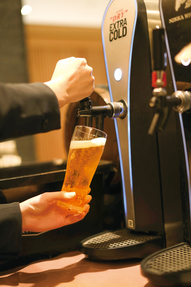 飲み放題付きのディナーブッフェ