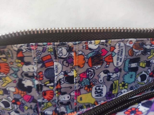 カードポケットが付いています